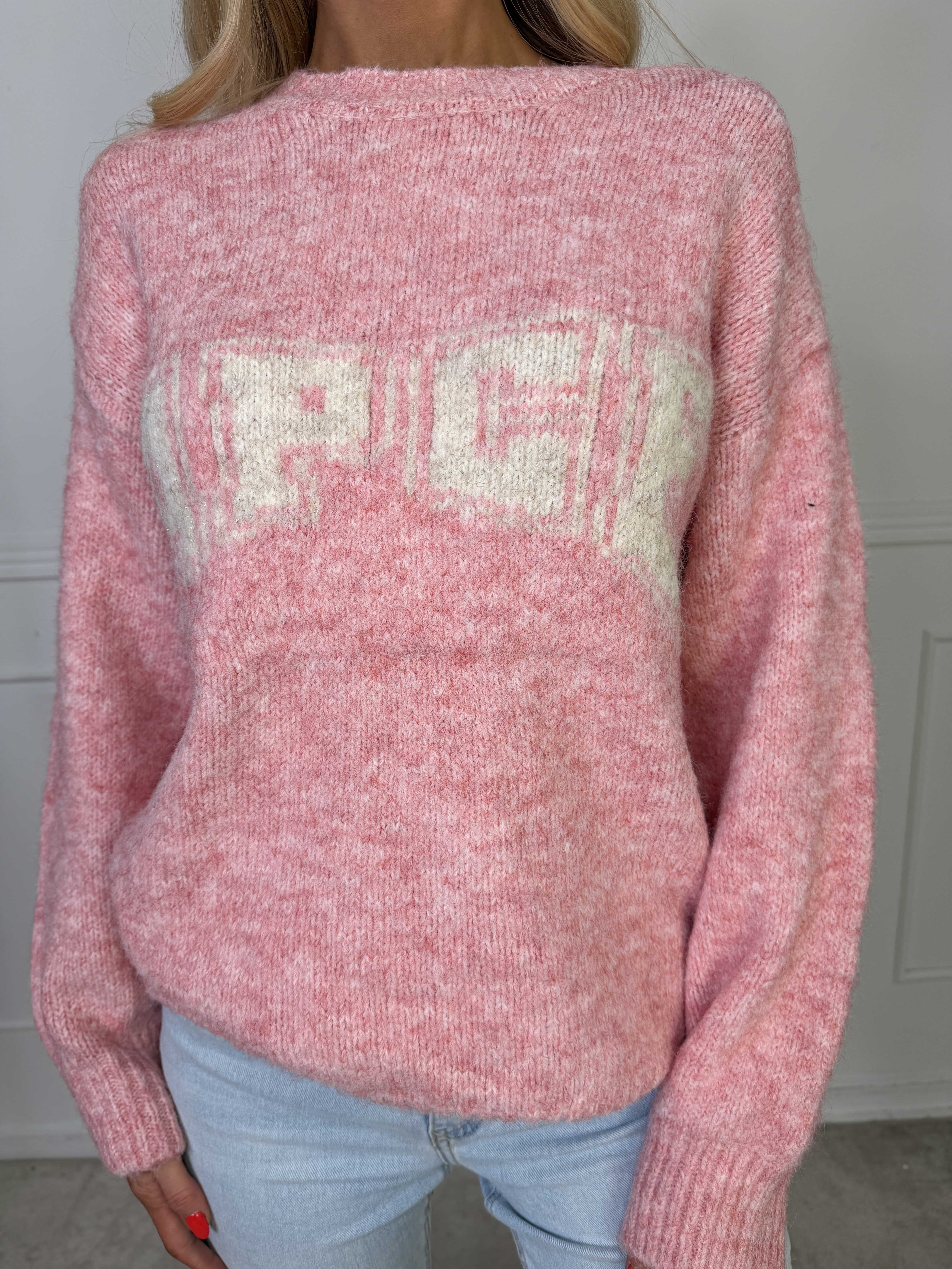 Adira - Blød strik med grafisk logo